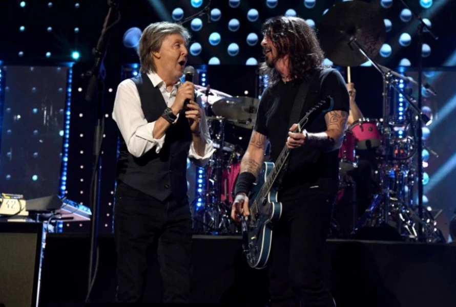 Foo Fighters Jam With Paul McCartney, Blaze Through ‘Everlong’ at Rock Hall Induction