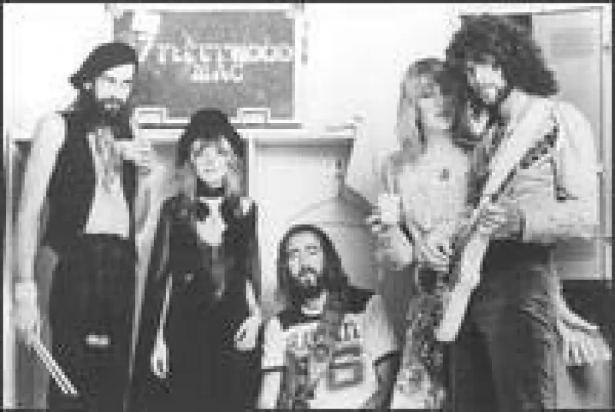 Fleetwood Mac - Closing My Eyes lyrics