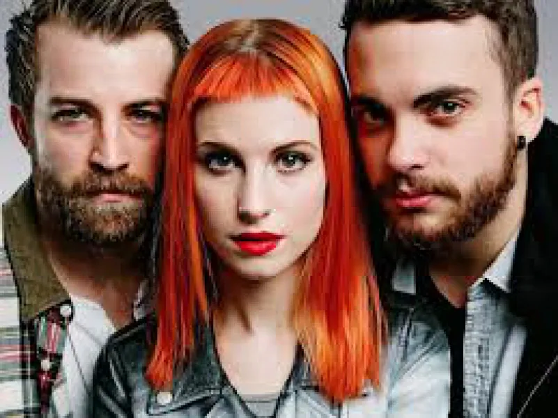Paramore - Caught In the Middle lyrics