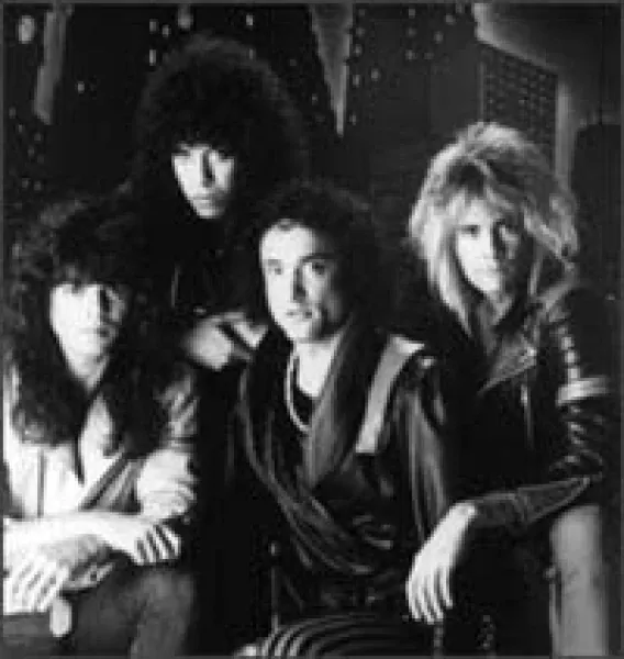 Quiet Riot - All Day And All Of The Night lyrics